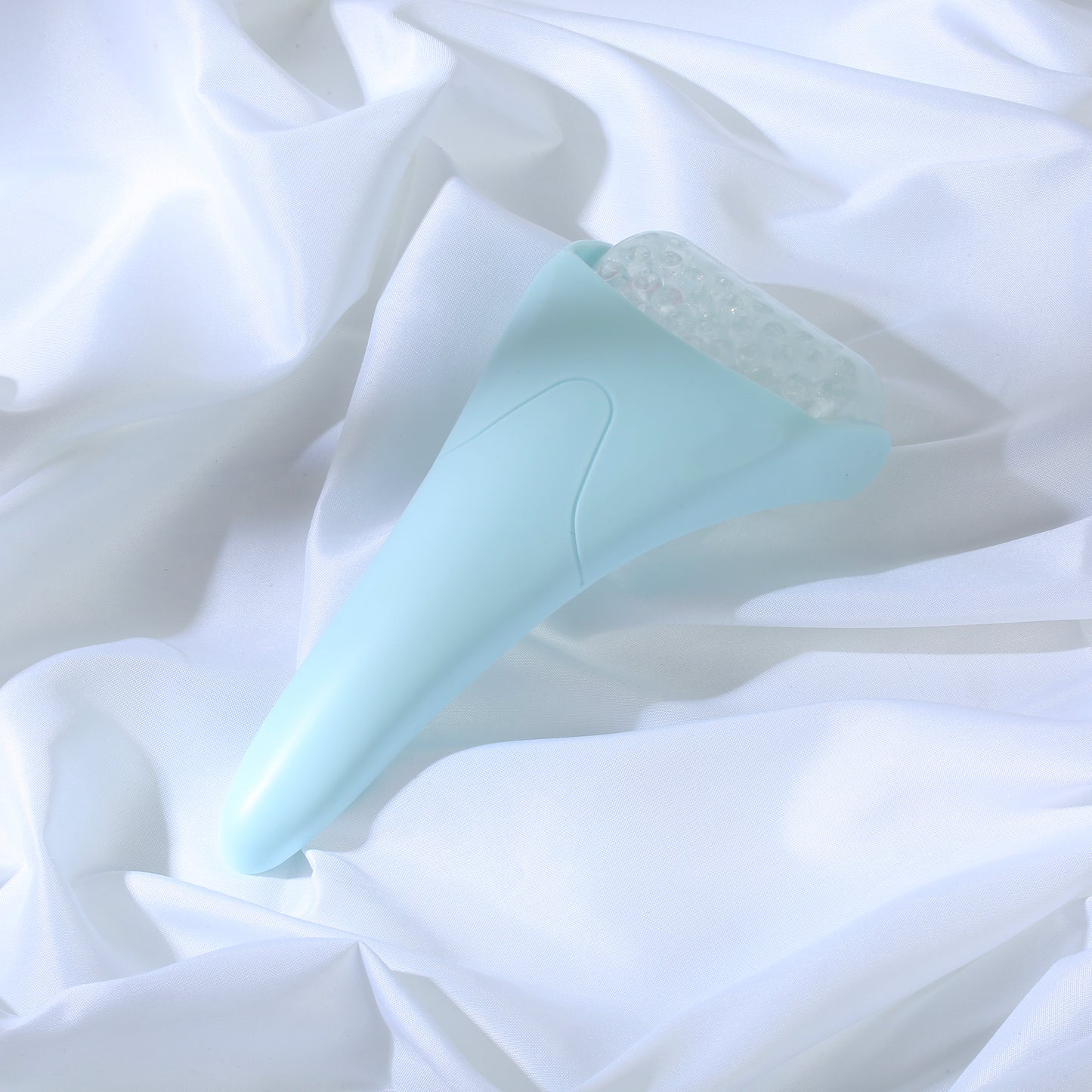 Pain-relieving ice roll
